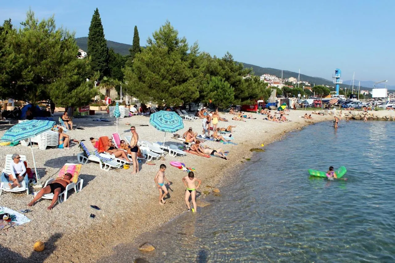 Apartments With A Parking Space Crikvenica - 5589 0*,