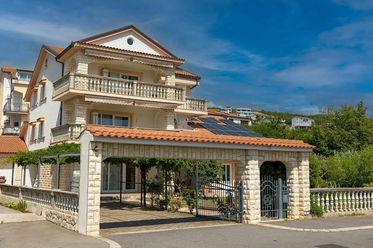 Apartments With A Parking Space Crikvenica - 5589